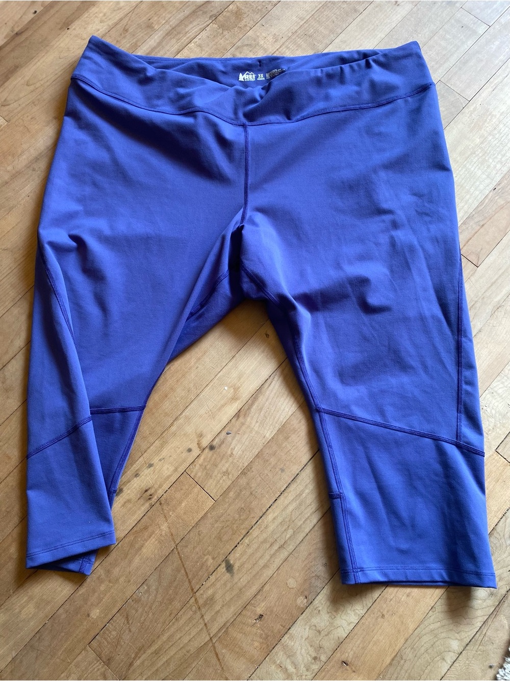 REI Periwinkle Capri Leggings Yoga Pants with side pockets